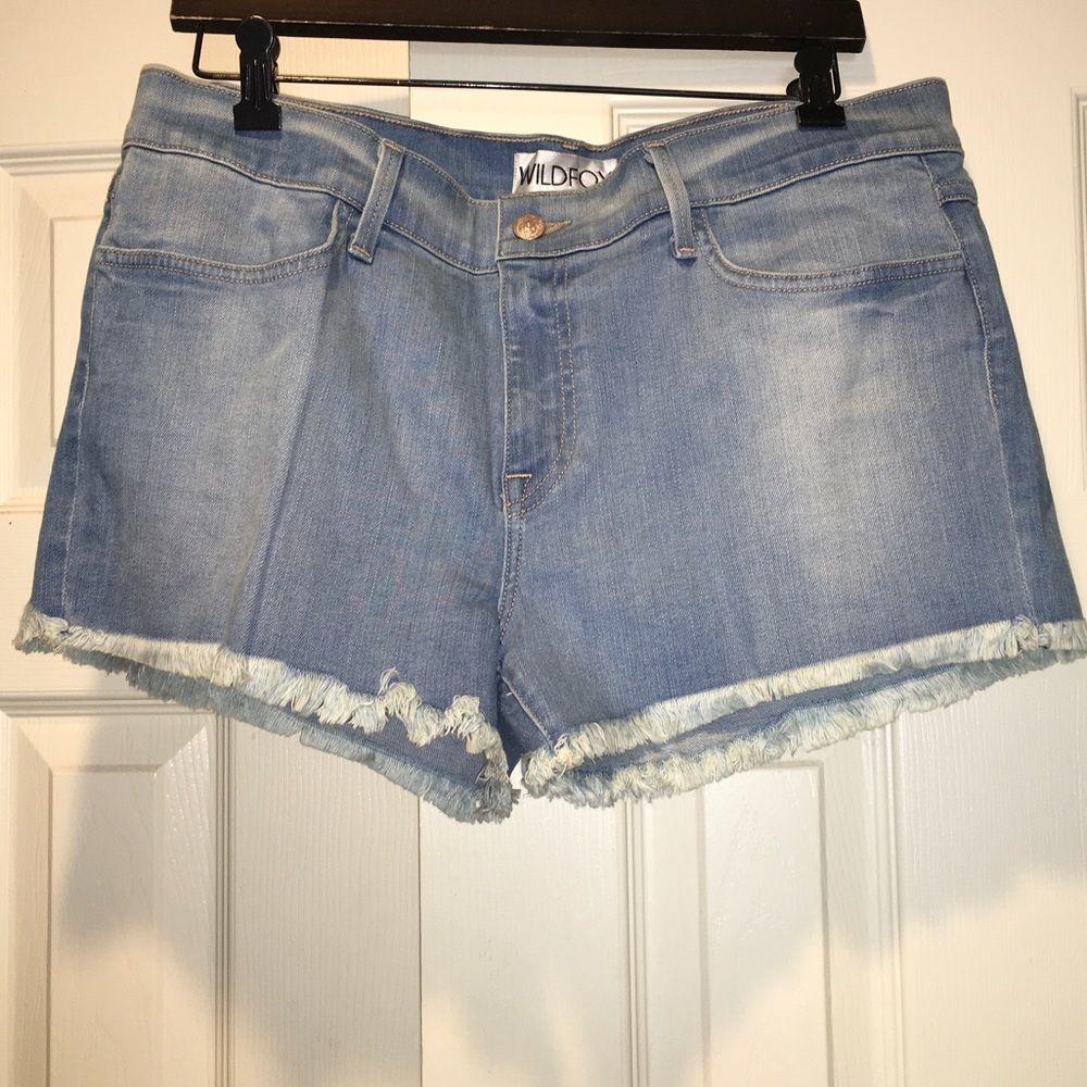 Mid-rise cutoffs size 32